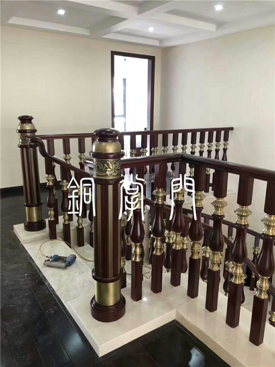 銅柱子